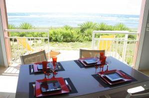 Le Colibri le-repas-face-a-la-mer